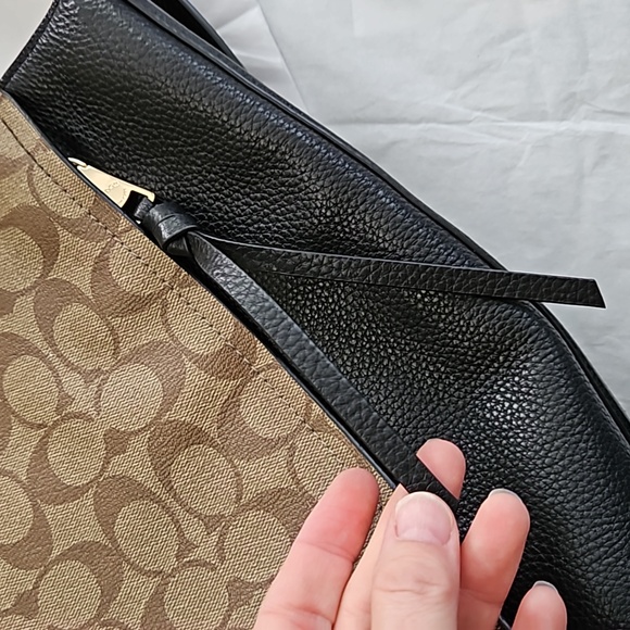 Coach Large Signature/ Black Shoulder Bag NWOT - Picture 15 of 16